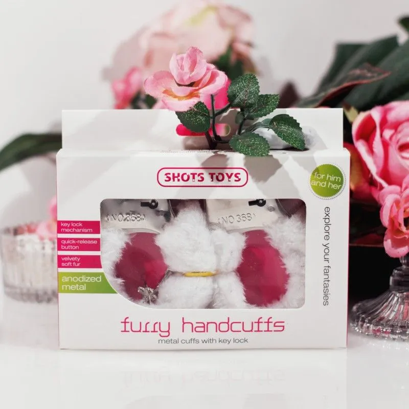 наручники декоративные с мехом shots beginner"s handcuffs furry, белые в Мурманске