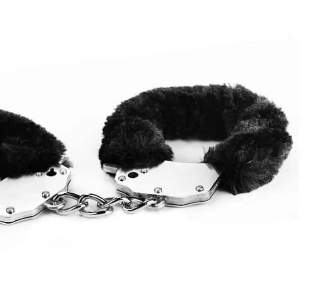 наручники декоративные lovetoy fetish pleasure fluffy handcuffs, черные в Мурманске