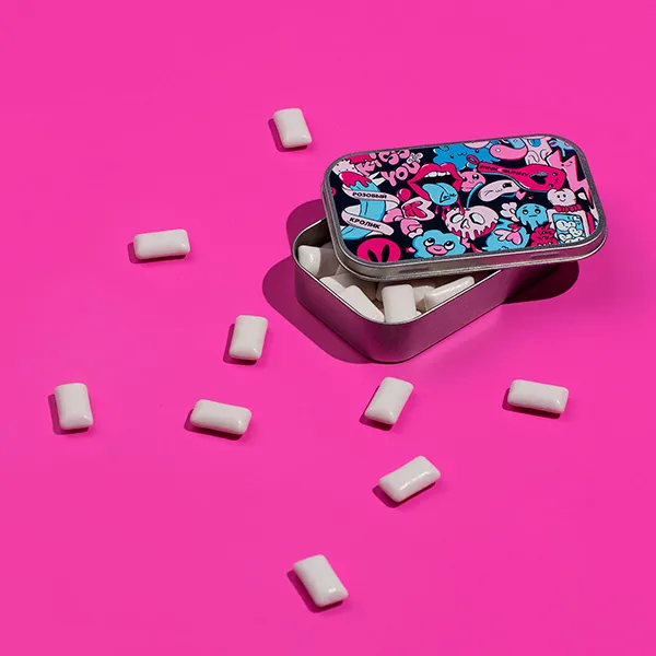 жевательная резинка pinkrabbit с логотипом в жестяной баночке в Мурманске