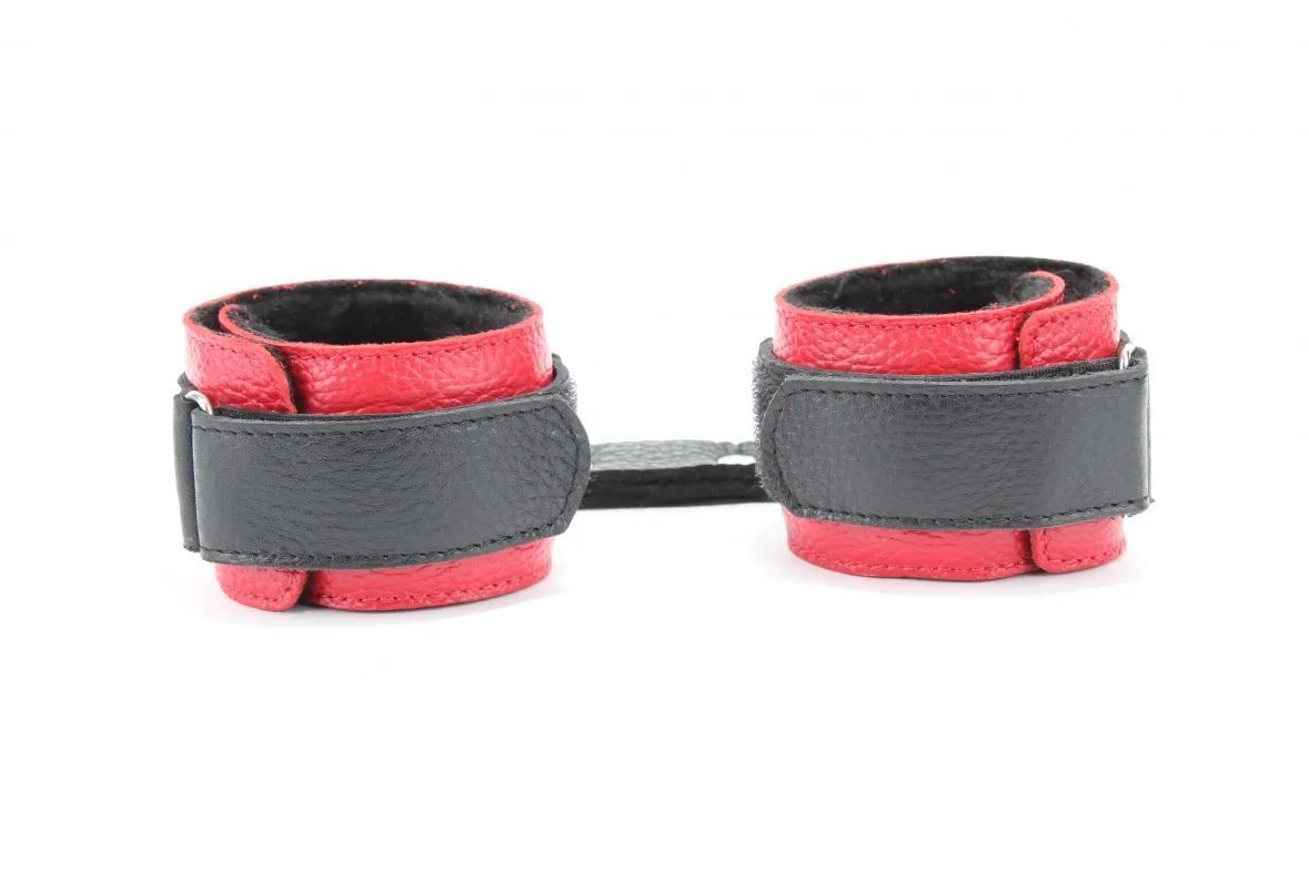 наручники  с мехом красно-чёрные 51009ars в Мурманске