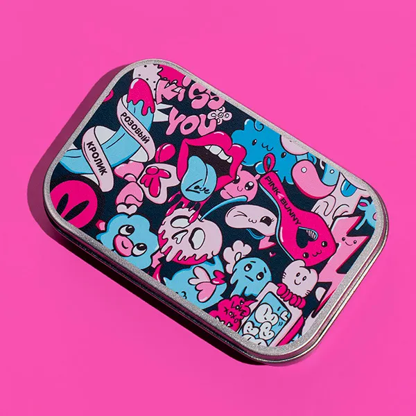 жевательная резинка pinkrabbit с логотипом в жестяной баночке в Мурманске