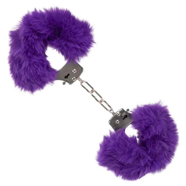 металлические наручники с искусственным мехом ultra fluffy furry cuffs, фиолетовые в Мурманске
