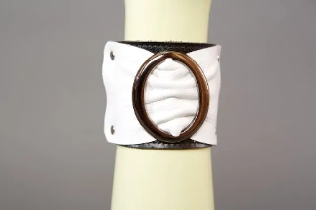 браслет черно-белый с овальной пряжкой в Мурманске