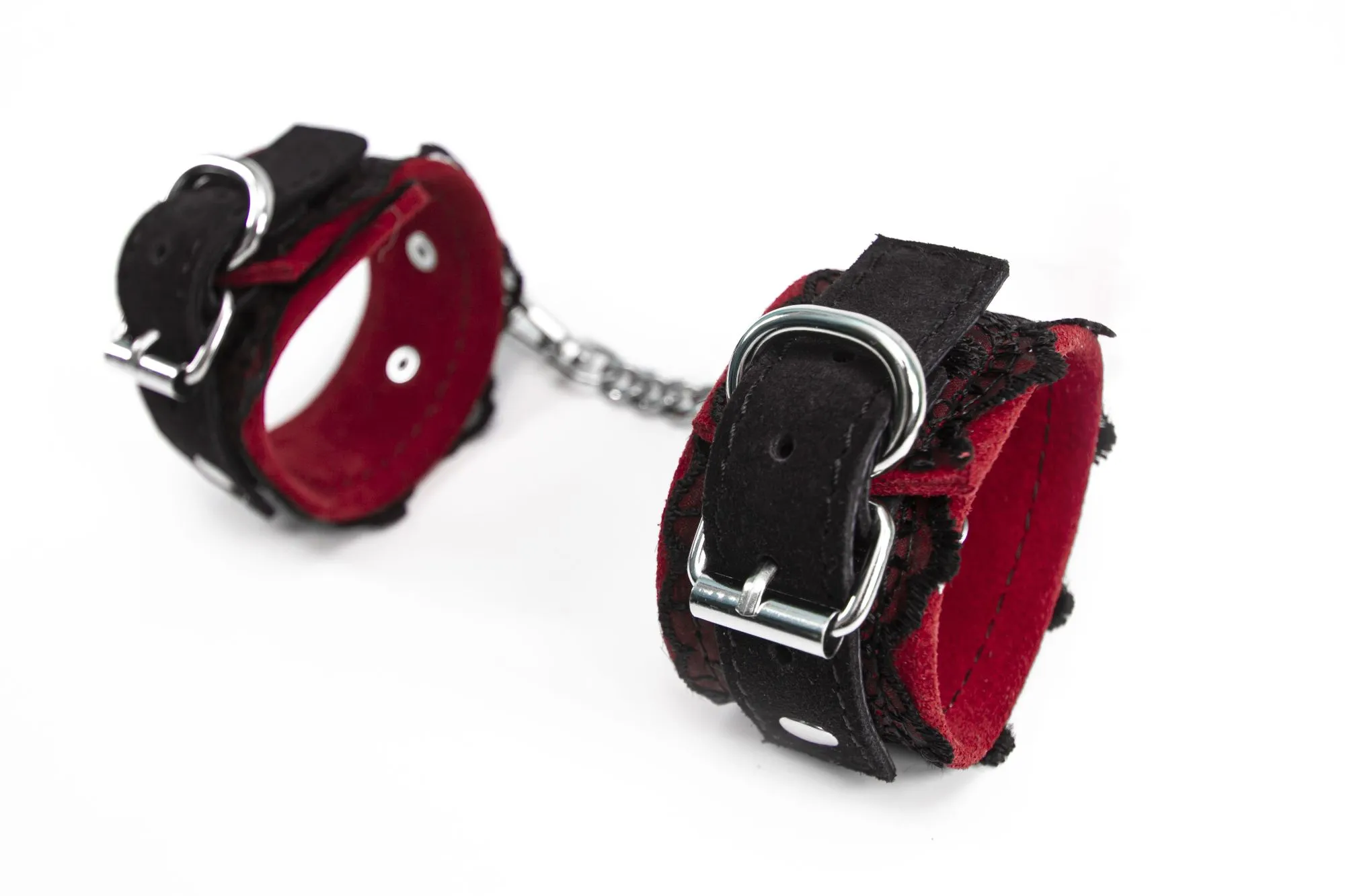 hаручники pinkrabbit замшевые красные с черным кружевом на цепочке в Мурманске