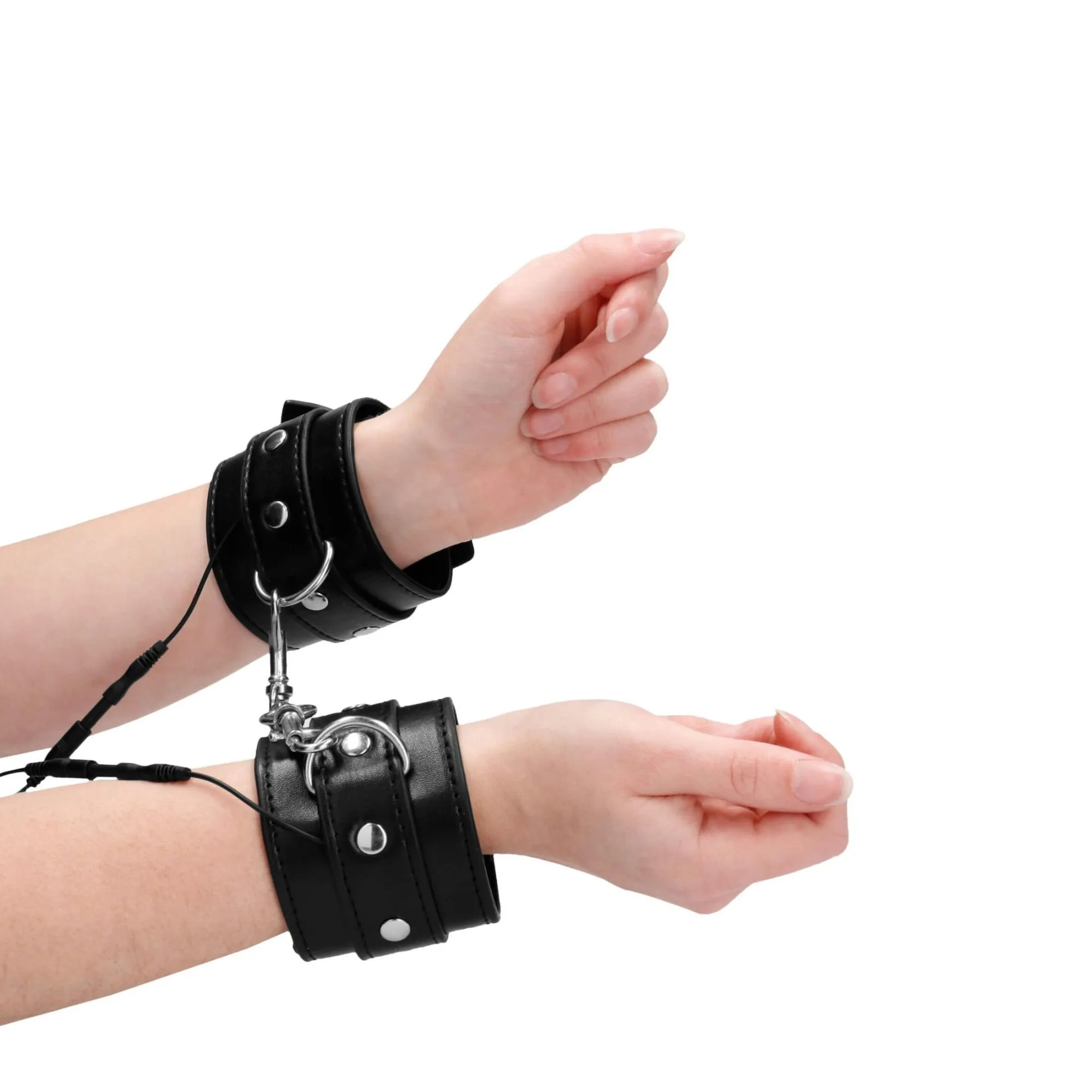 наручники декоративные с электростимуляцией shots media electroshock electro handcuffs, черные в Мурманске