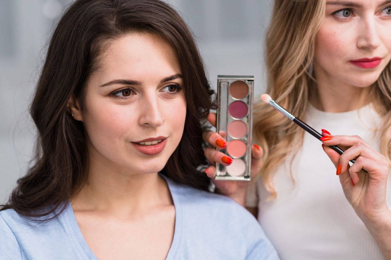Как подобрать идеальный оттенок помады и теней под цвет глаз и волос 