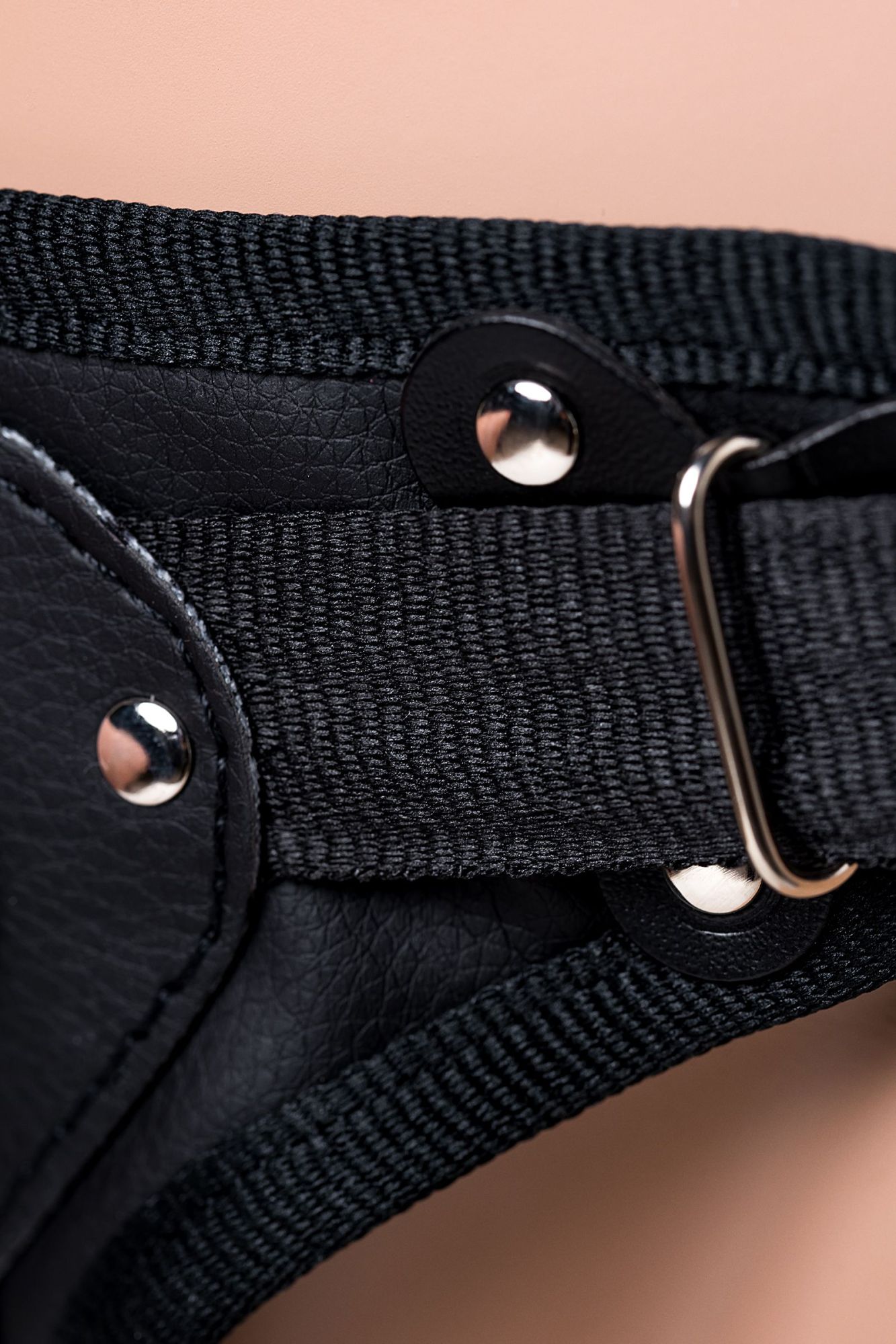 страпон lovetoy lesbian series с поясом harness, телесный в Мурманске