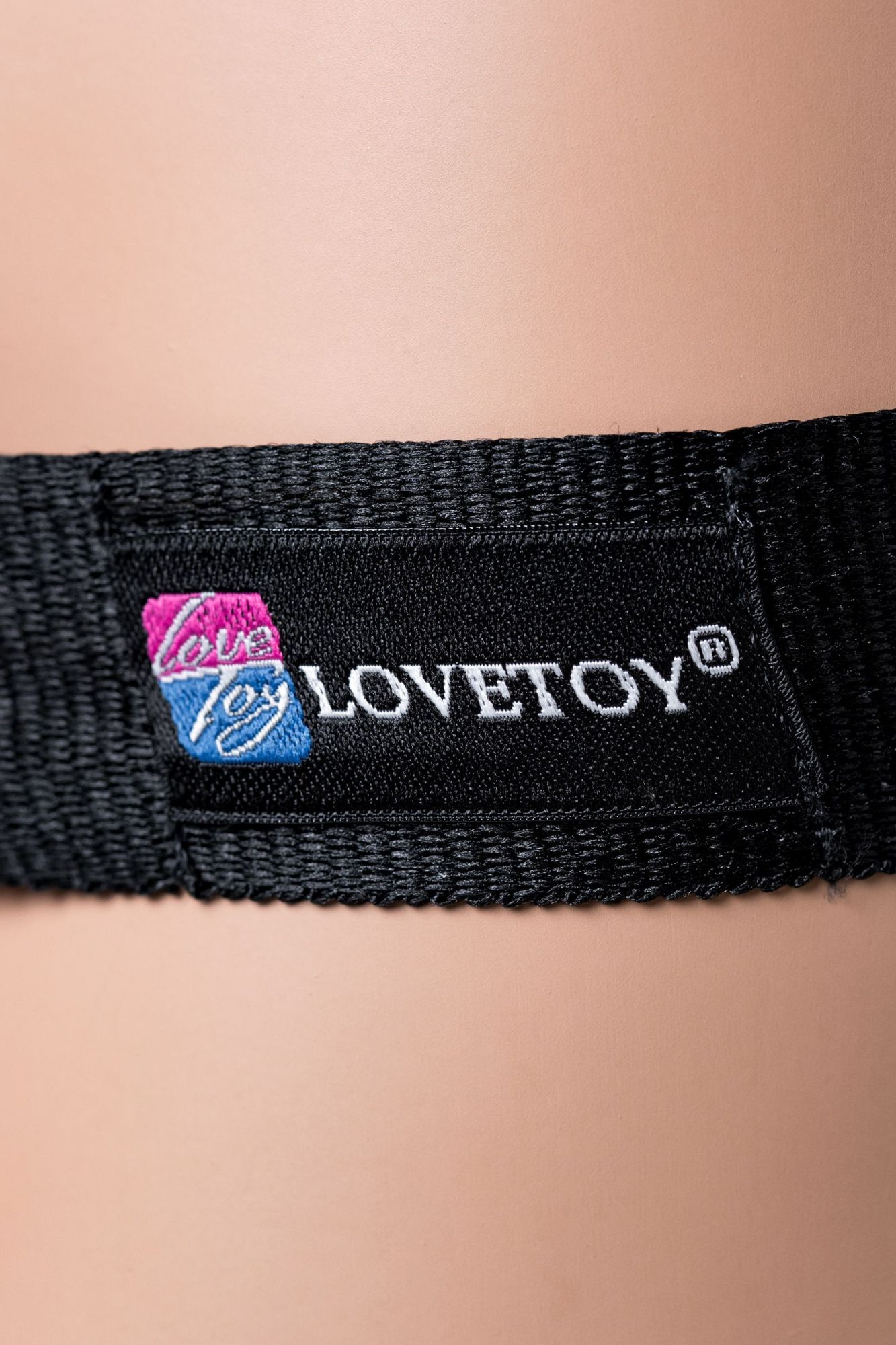 страпон lovetoy lesbian series с поясом harness, телесный в Мурманске